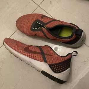 Nike shoes size 10 in really good condition just don’t have laces.